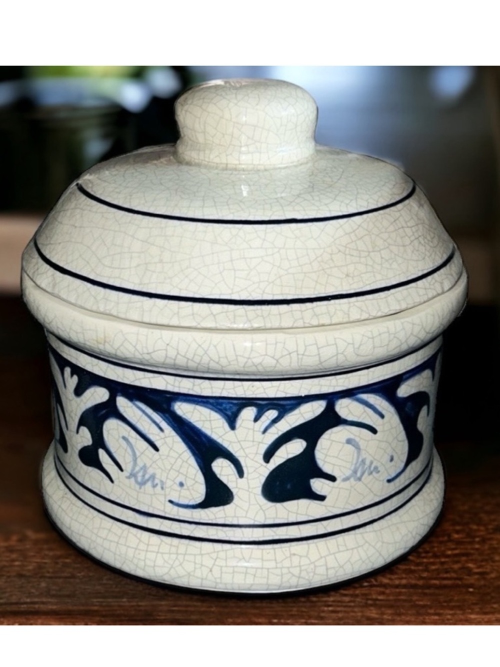 Dedham Pottery Covered Dish with Blue Bunny Crackle by The Potting Shed 1.5 qt - Picture 7 of 7